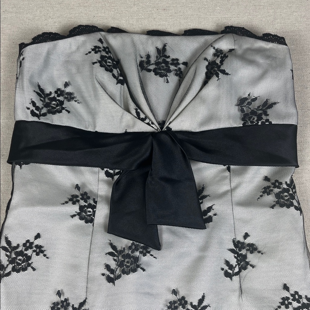 White House Black Market Black and White Dress with lace overlay NWT
Size: 2 - Picture 2 of 6